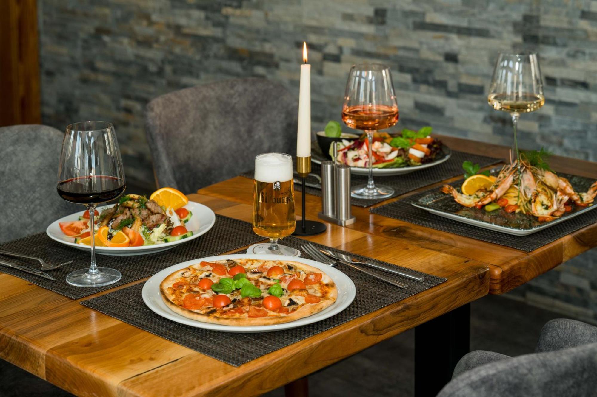 Roca Restaurant Und Hotel Bommersheim Extérieur photo
