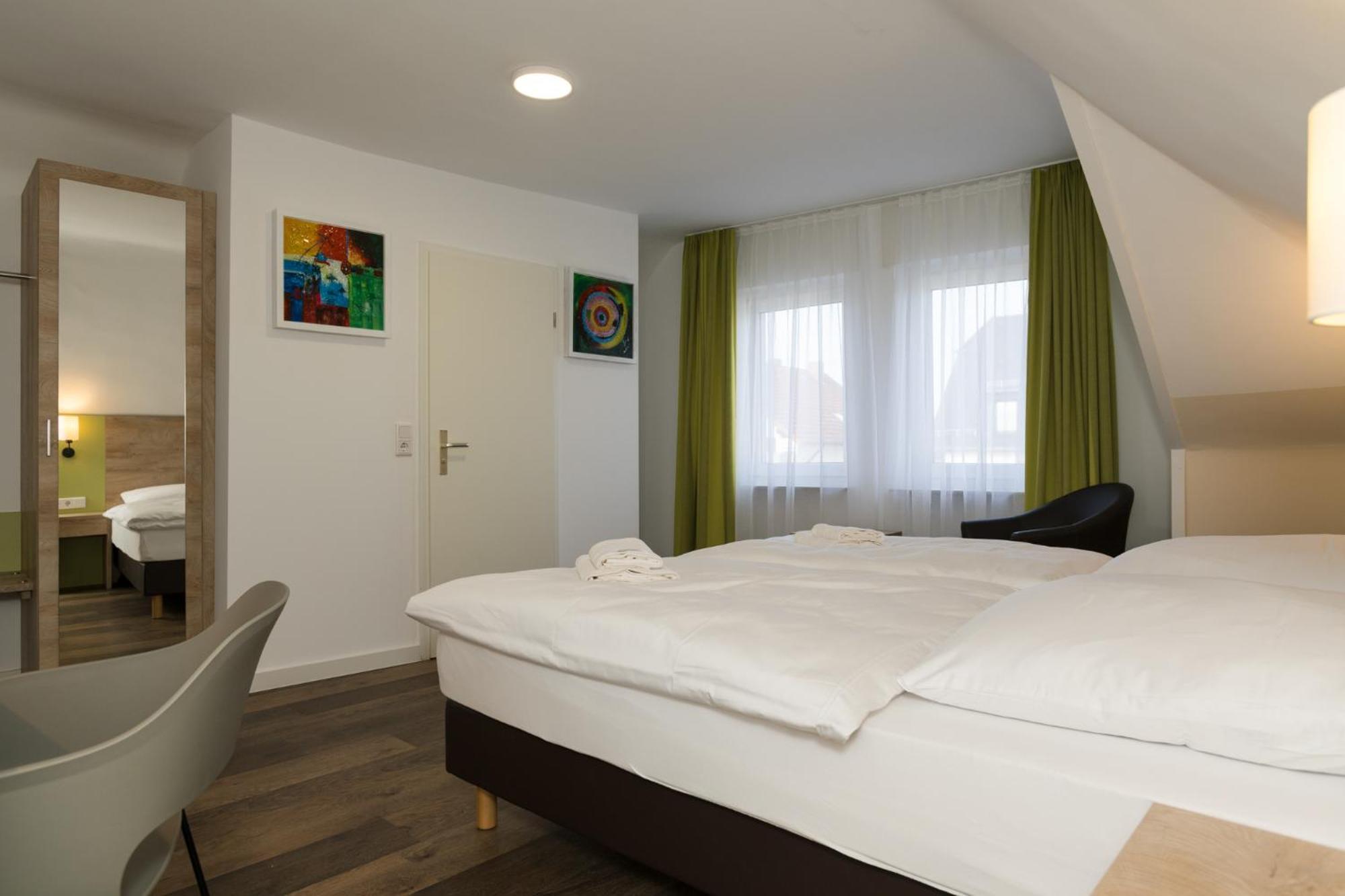 Roca Restaurant Und Hotel Bommersheim Extérieur photo