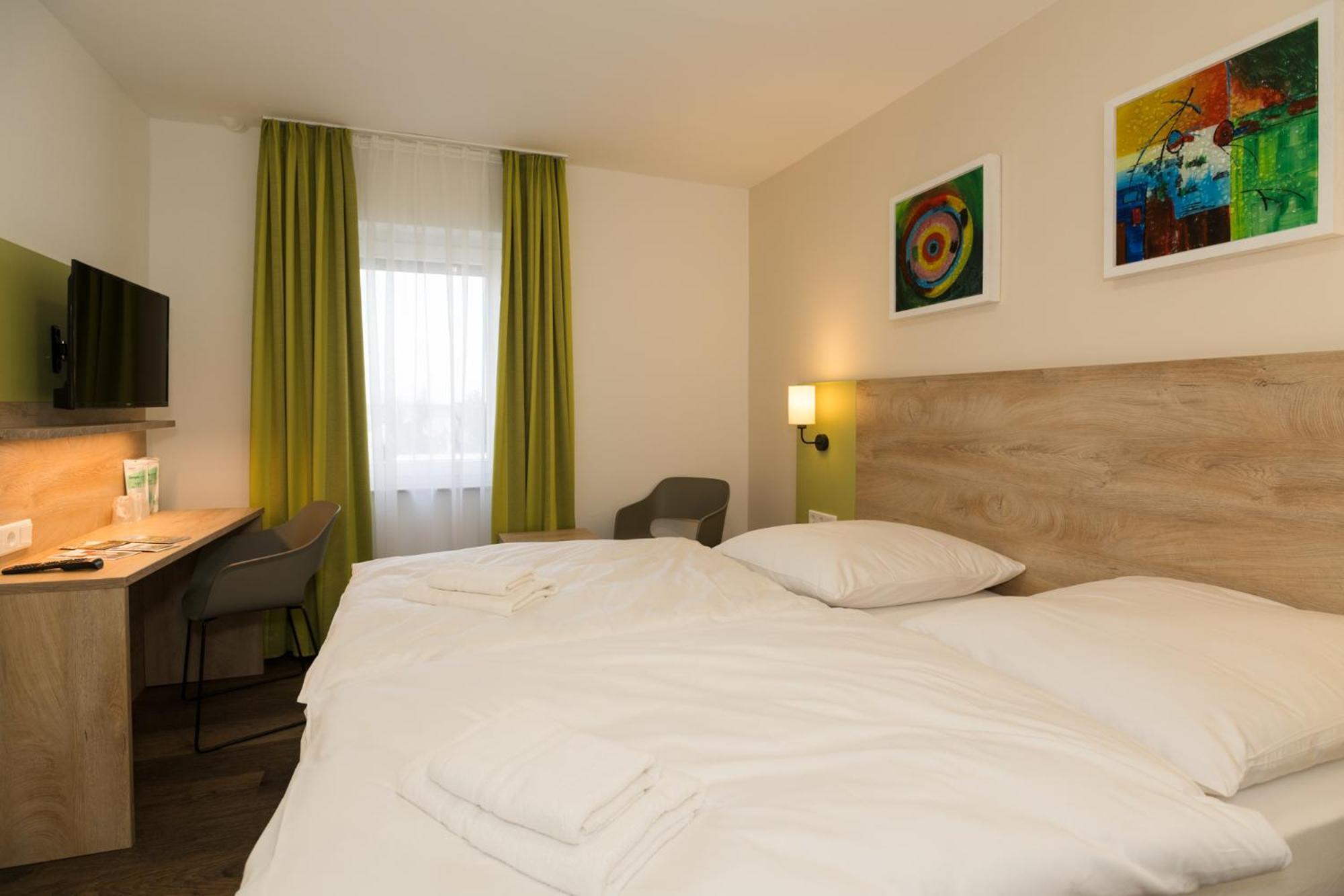 Roca Restaurant Und Hotel Bommersheim Extérieur photo