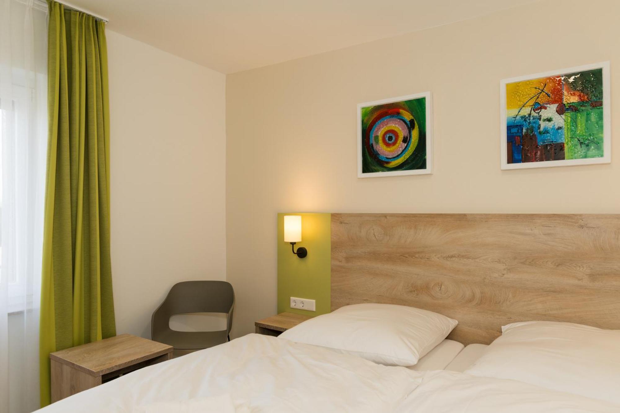 Roca Restaurant Und Hotel Bommersheim Extérieur photo