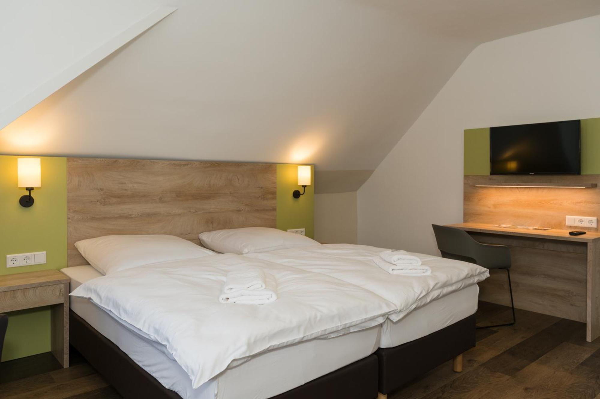 Roca Restaurant Und Hotel Bommersheim Extérieur photo
