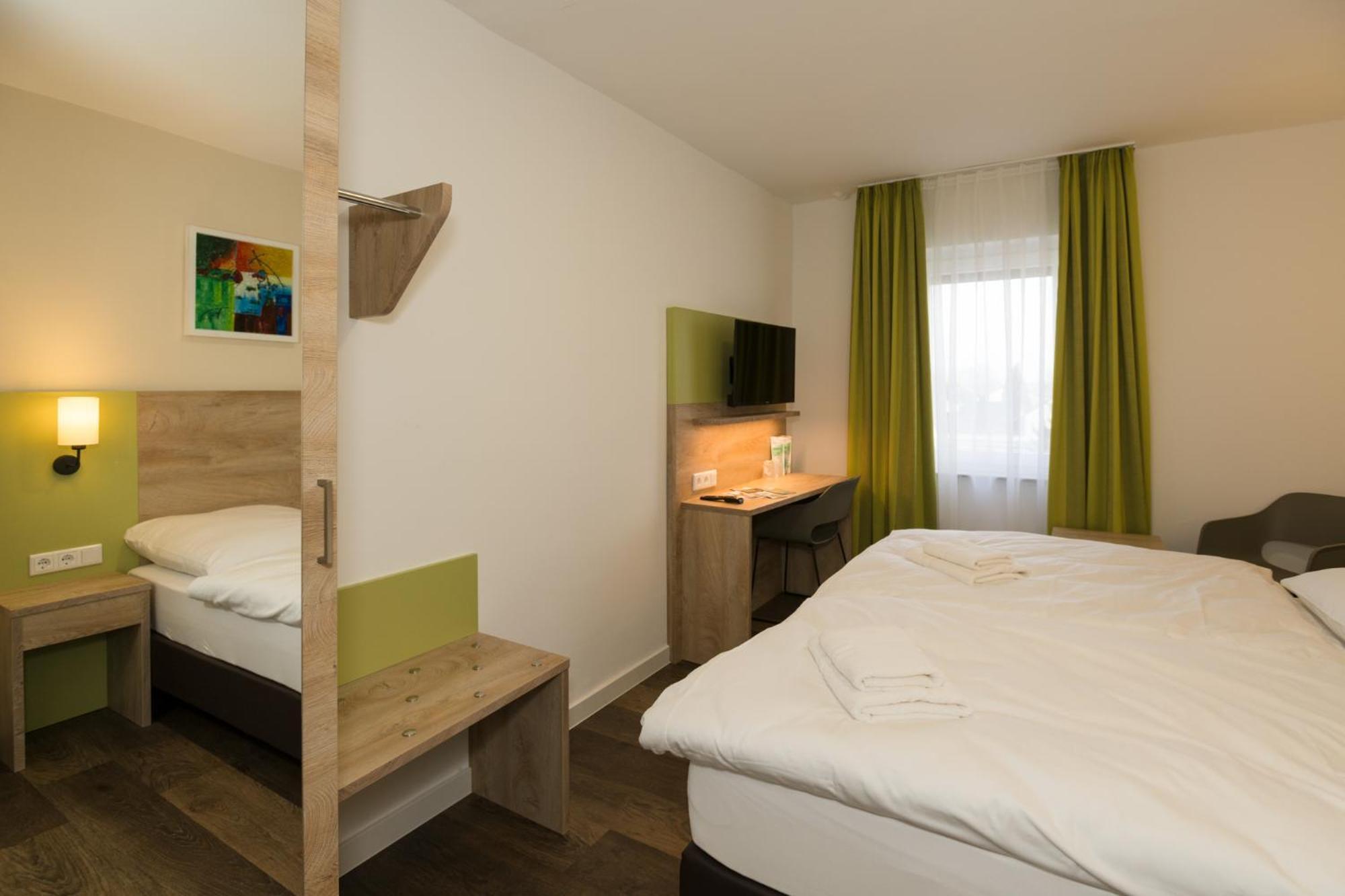 Roca Restaurant Und Hotel Bommersheim Extérieur photo