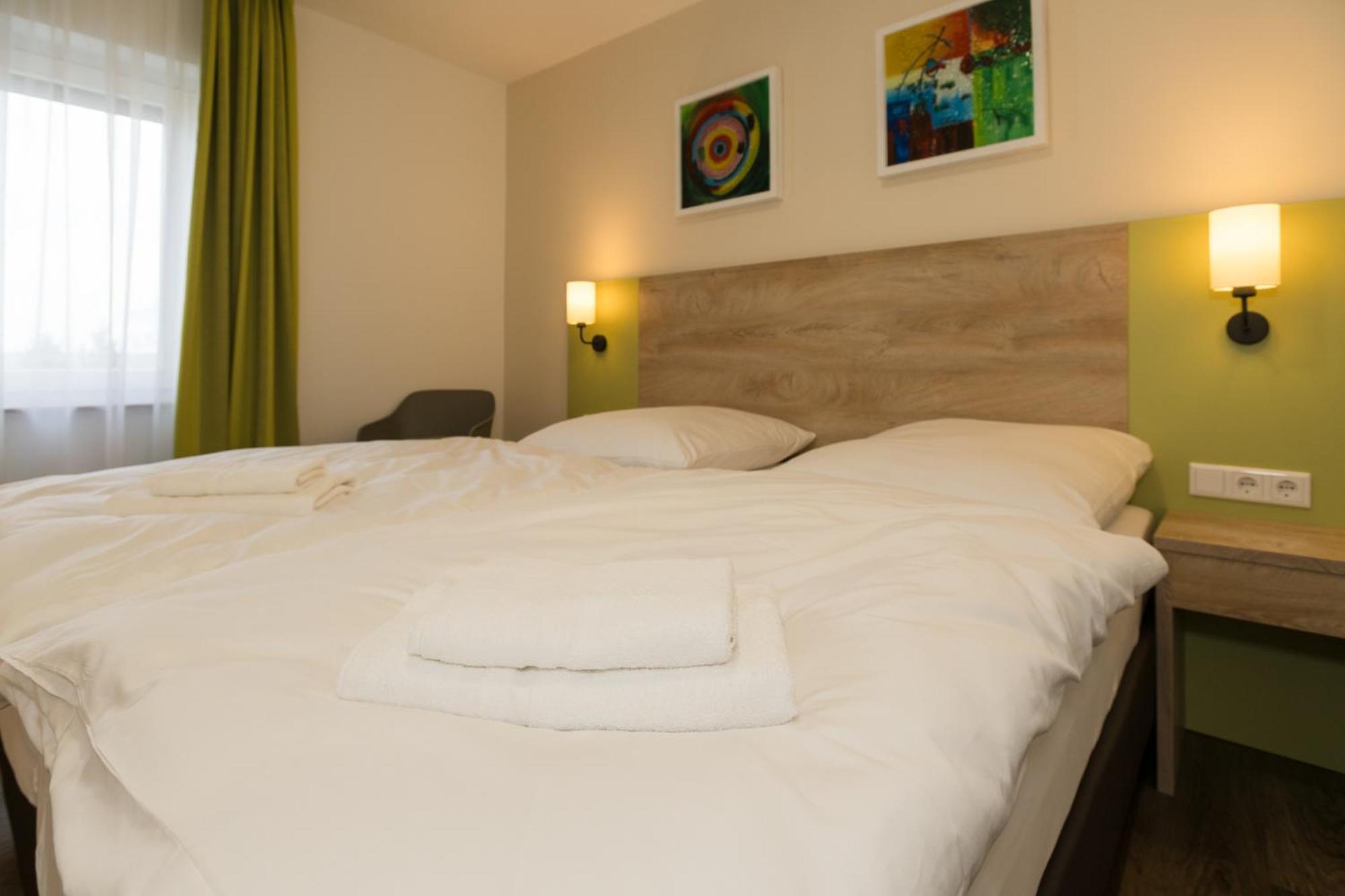 Roca Restaurant Und Hotel Bommersheim Extérieur photo