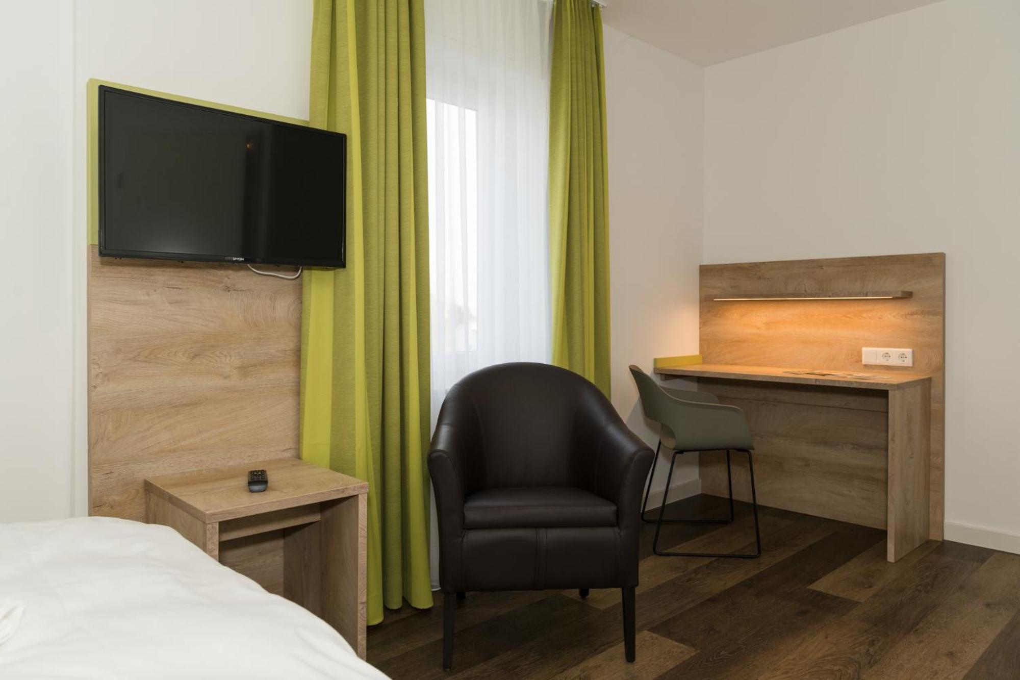 Roca Restaurant Und Hotel Bommersheim Extérieur photo