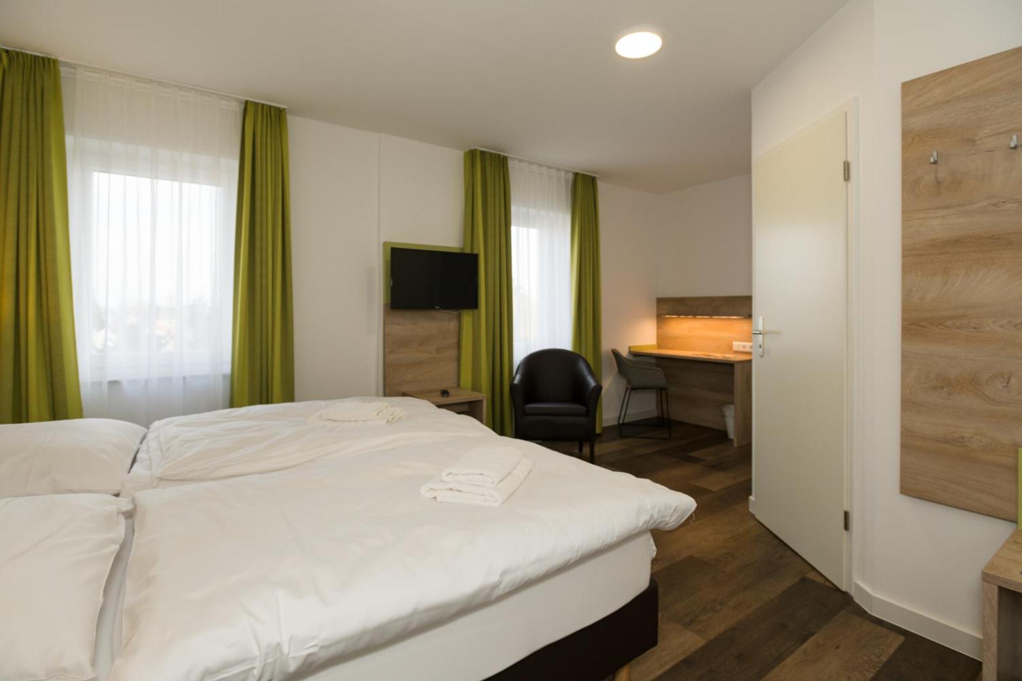 Roca Restaurant Und Hotel Bommersheim Extérieur photo